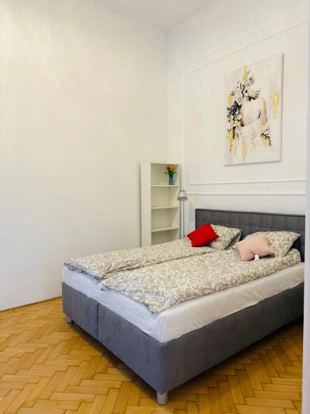 Modern 3BR in City Centre, 3 min from Oktogon, Будапешт