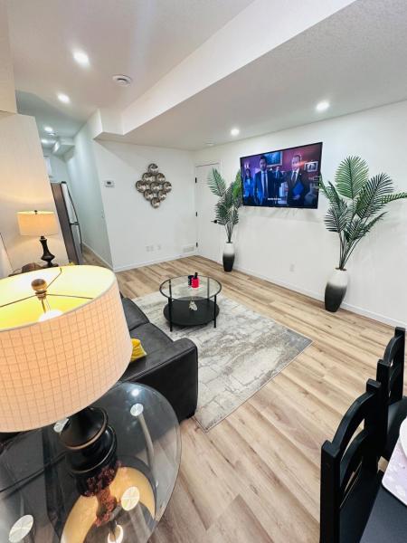 写真にはカルガリー市にあるBeautiful 1 bedroom suite close to YYC airportが写っています。