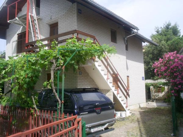 Na zdjęciu widoczny jest obiekt Apartments Draga Žaborić położony w mieście Žaborić.