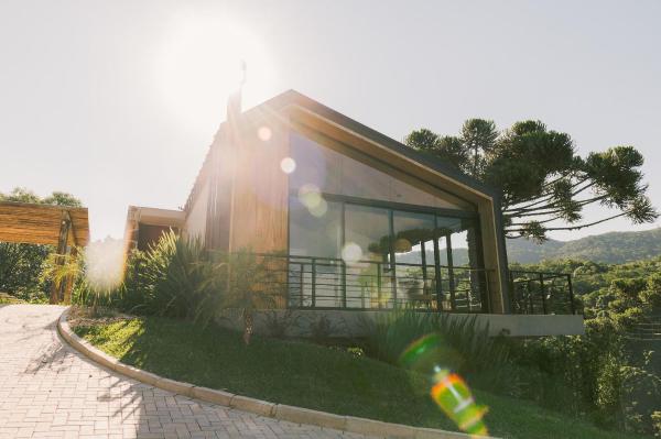 A la foto es mostra l'objecte Elegante bangalô de campo 5 - Taquaras Huts situat a la ciutat de Barra Clara.