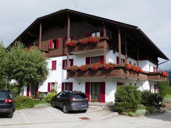 Na zdjęciu widoczny jest obiekt Appartement Alpenblick położony w mieście Valdaora.