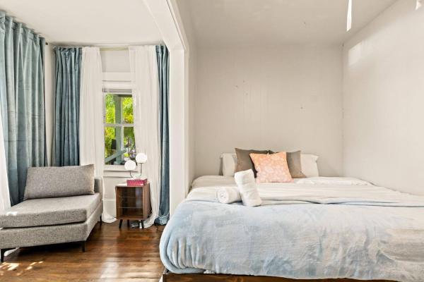 På billedet ses objektet Heart of The City Hideaway (Pet-Friendly) beliggende i byen Sankt Petersborg.