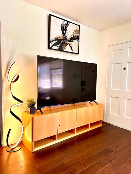 Na zdjęciu widoczny jest obiekt Los Angeles Red Rose położony w mieście East Los Angeles.