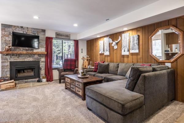 Foto 2: Ground Level, Sunshine Village #171- 2 bed/2 bath, Sleeps 6. Steps from Free Town Shuttle