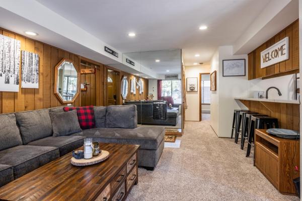 Foto 4: Ground Level, Sunshine Village #171- 2 bed/2 bath, Sleeps 6. Steps from Free Town Shuttle