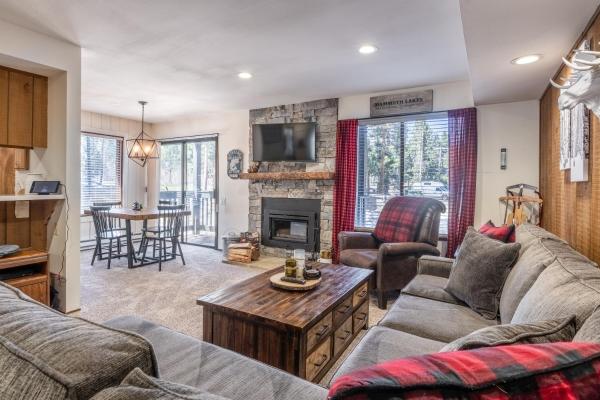 Foto 5: Ground Level, Sunshine Village #171- 2 bed/2 bath, Sleeps 6. Steps from Free Town Shuttle