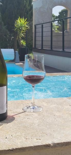 På billedet ses objektet Villa Piscine vue dégagée beliggende i byen Labaume.
