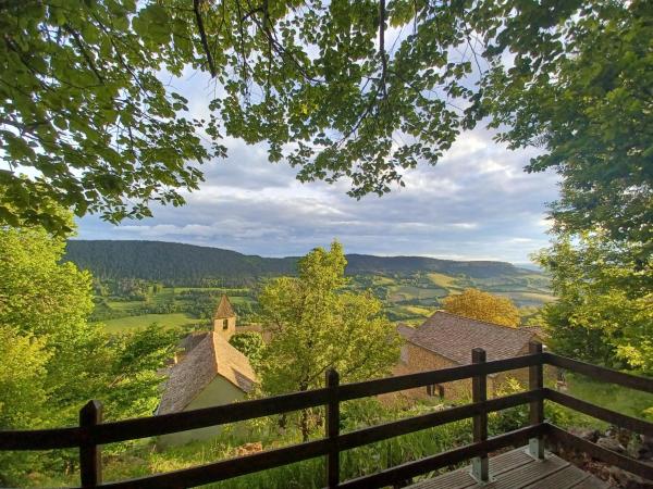 A la foto es mostra l'objecte Maison authentique avec vue dominante situat a la ciutat de Barjac.