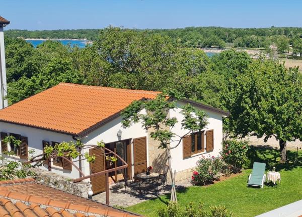 Na fotografii je vidět objekt Bungalow Perla nacházející se ve městě Funtana.