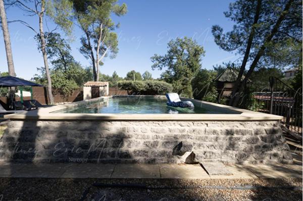 A la foto es mostra l'objecte Gite Lucie situat a la ciutat de Carpentras.