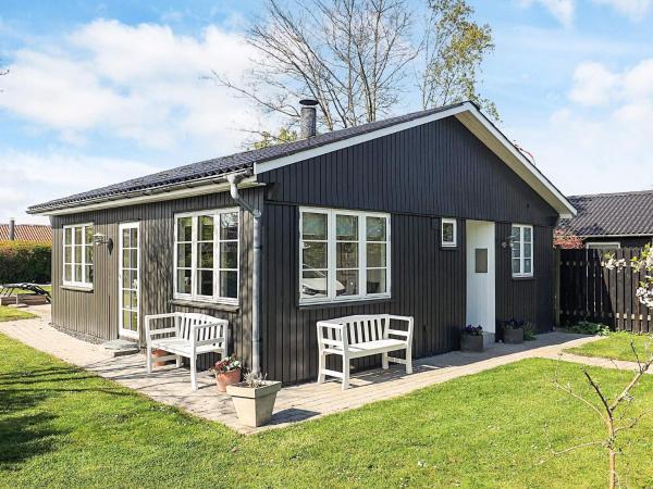 Na foto é possível ver o objeto Cozy Summer House Near Ore Strand localizado na cidade de Vordingborg.