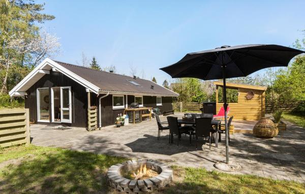 Na fotografii je vidět objekt 3 Bedroom Nice Home In Glesborg nacházející se ve městě Ørum.