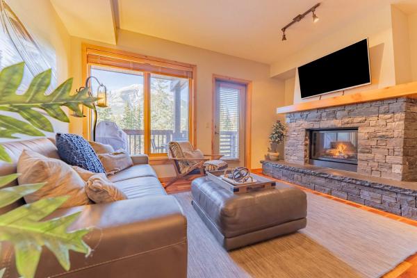 På billedet ses objektet Stunning 2bd hot tub walking distance to downtown beliggende i byen Canmore.