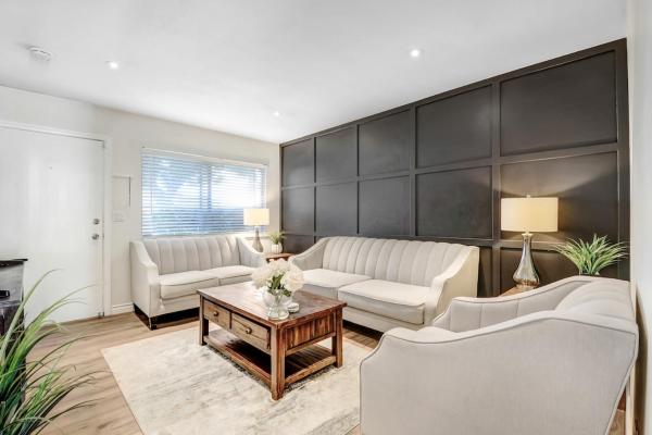 A la foto es mostra l'objecte Beautiful 2 bed 1 ba condo centrally located in OC situat a la ciutat de Placentia.
