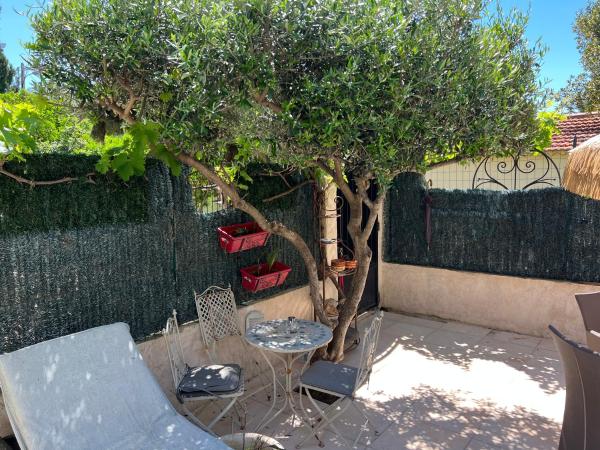 På billedet ses objektet Villa Club PHŒNIX beliggende i byen Bandol.