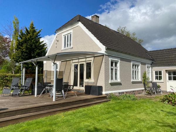 A la foto es mostra l'objecte Hyggeligt hus på landet mellem Billund og Vejle situat a la ciutat de Bredsten.