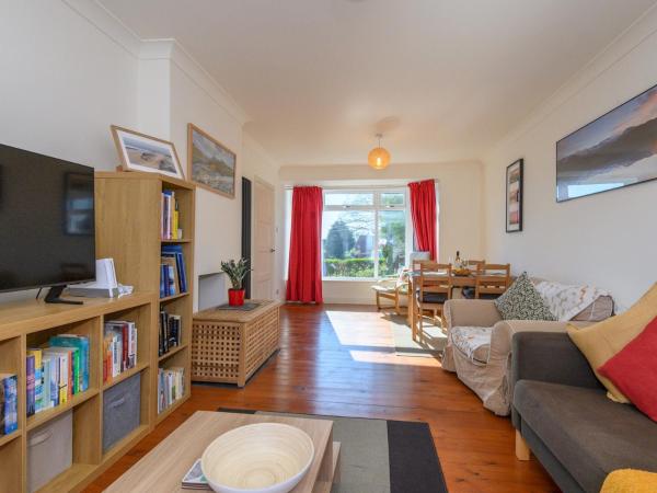 Chapel Allerton Family Bliss - Near Roundhay Park Pass the Keys, Leeds