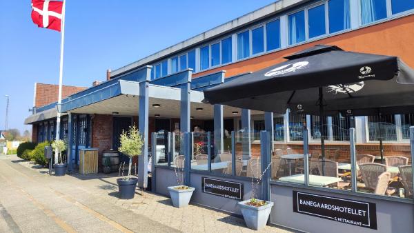 På billedet ses objektet Banegaardshotellet beliggende i byen Kestrup.