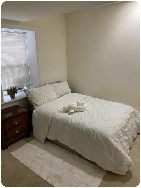 Nella foto è visibile l'oggetto Peaceful room in a mansion situato nella città di Frederick.