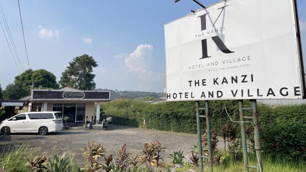 Na fotografii je vidět objekt The Kanzi Hotel & Village nacházející se ve městě Cipayung.