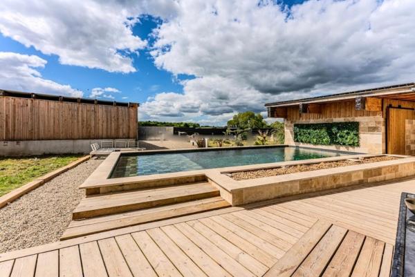 På billedet ses objektet Maison clôturée, piscine privée beliggende i byen Arbis.