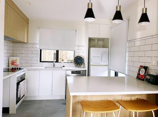 Close to New Lynn train station 3 bedroom townhouse, Auckland