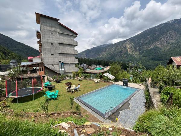 A la foto es mostra l'objecte Hotel Smugglers Mountain View - central heated & air Cooled situat a la ciutat de Manāli.