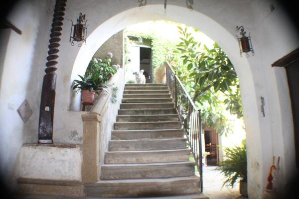 The photo shows the Il frantoio located in the city of Finocchito.