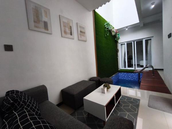 Nella foto è visibile l'oggetto Villa Royal Arois Unit E-04 situato nella città di Batu.