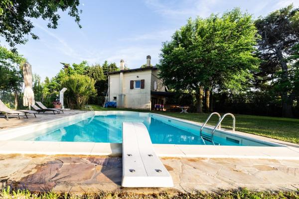 Auf dem Foto ist das Objekt Villa Calibani in der Stadt Trebbiantico zu sehen.