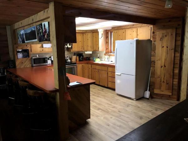 A la foto es mostra l'objecte Charming Kenai River Cabin for a Family Getaway in Cooper Landing, Alaska situat a la ciutat de Cooper Landing.