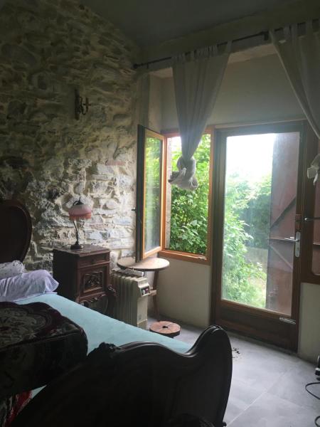A la foto es mostra l'objecte beautiful arched stone apartment 1 bd situat a la ciutat de Colombières-sur-Orb.