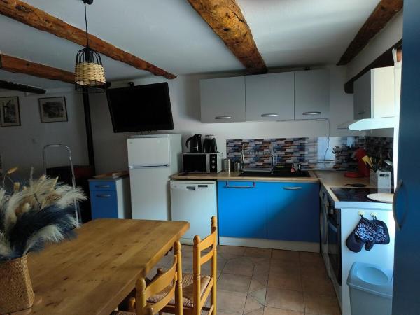 Nella foto è visibile l'oggetto Mas de Chalvagne Gite confortable pour 5 personnes situato nella città di Ubraye.