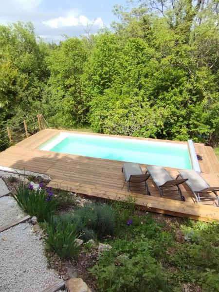 A la foto es mostra l'objecte Le Petit Paradis situat a la ciutat de Castellet.