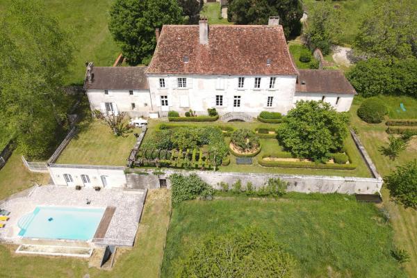 A la foto es mostra l'objecte Domaine de Charme Barbadeau situat a la ciutat de Périgueux.