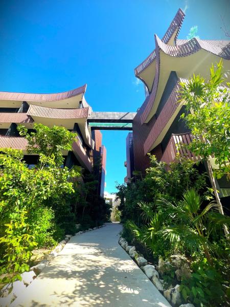 Na zdjęciu widoczny jest obiekt Tulum Beach Side Jungle Retreat Jacuzzi WIFI położony w mieście Tulum.