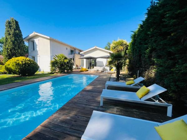 A la foto es mostra l'objecte La Rêverie - Maison spacieuse avec piscine et grand jardin situat a la ciutat de Pessac.