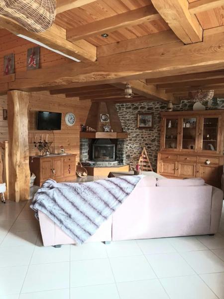 A la foto es mostra l'objecte La maison aux lilas situat a la ciutat de Régades.