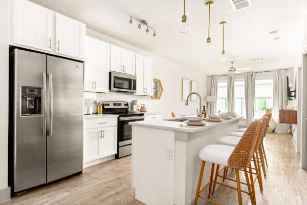 Elegant Downtown Retreat | King Bed & Pearl Close - San Antonio, TX