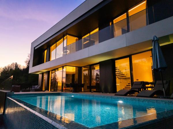 En la foto se muestra el objeto The Villa O ubicado en la ciudad de Poljine.