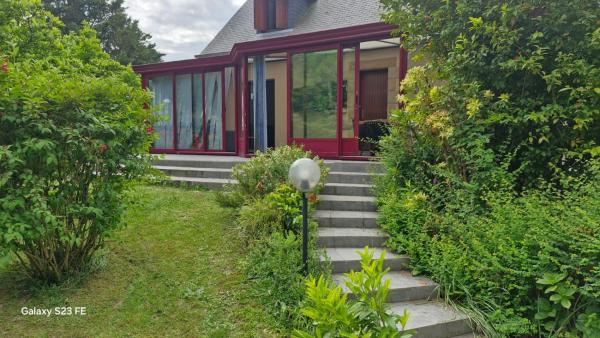 На фото показан объект Maison entière 5 min de rennes, расположенный в городе Laillé.