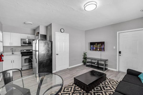 A la foto es mostra l'objecte Chic 1BR Getaway Near FLL Airport + 6 MN to Ocean situat a la ciutat de Dania Beach.