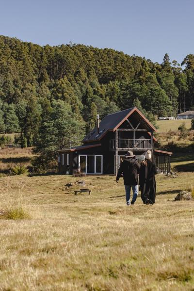 The photo shows the Navigators Rest located in the city of Gordon.