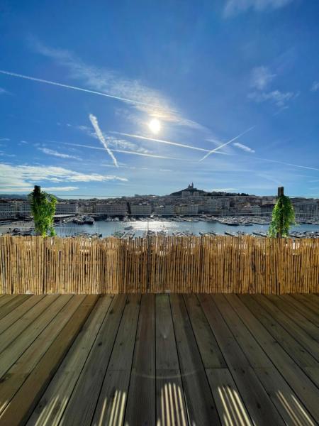 A la foto es mostra l'objecte Appartement vue imprenable Vieux-Port et Notre Dame situat a la ciutat de Marsella.