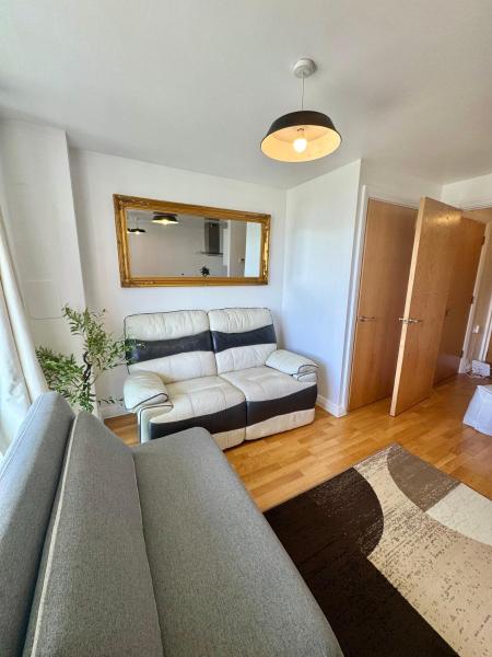 Foto 7: Spacious & Serene 2 Bed, Sleeps 6 With Canal View And Underground Parking