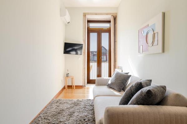Foto 3: HostWise - Stylish Flat with Balcony