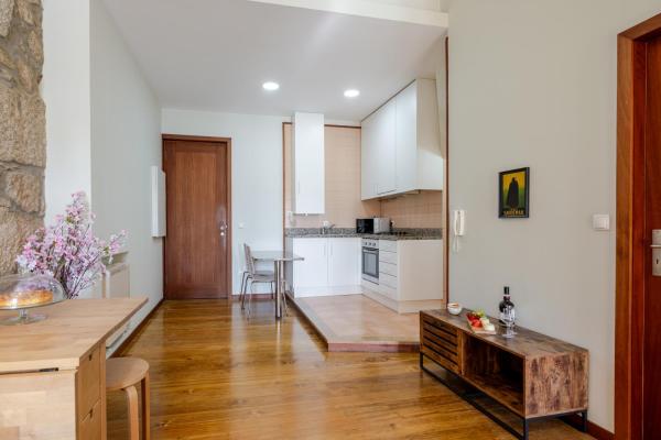 Foto 8: HostWise - Stylish Flat with Balcony