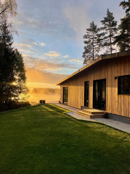 Luxury leisure villa - private beach, Jönköping