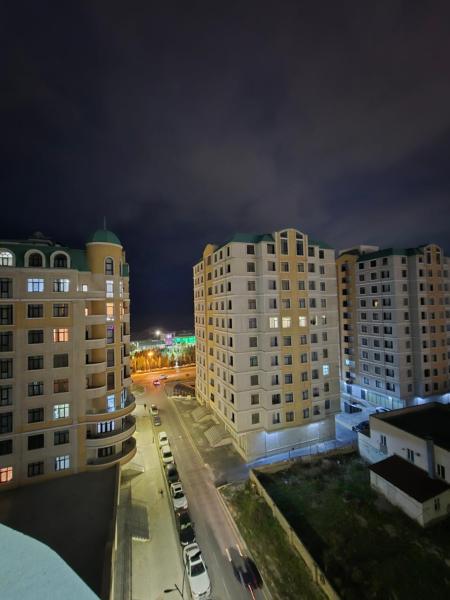A la foto es mostra l'objecte Mirvari City situat a la ciutat de Sumqayit.