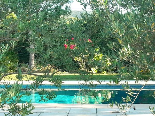 A la foto es mostra l'objecte Maison de charme en Luberon à proximité de Lourmarin piscine privée et grand jardin situat a la ciutat de Puyvert.